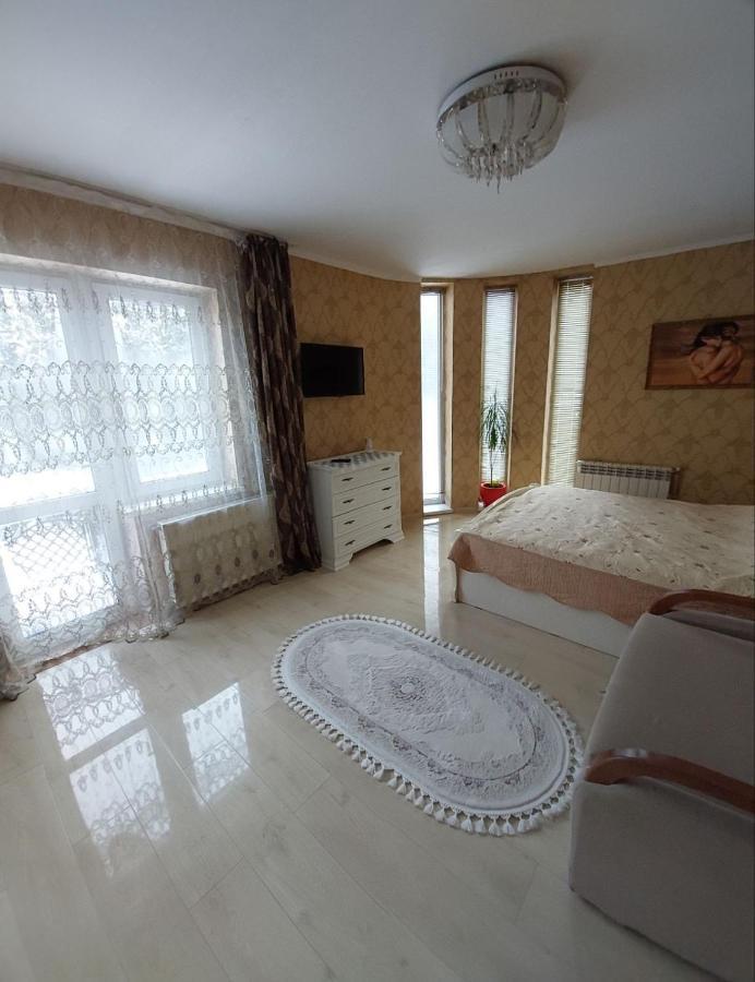 トラスコヴェッツАпартамени 1 Кімнатна Суховоляアパートメント エクステリア 写真